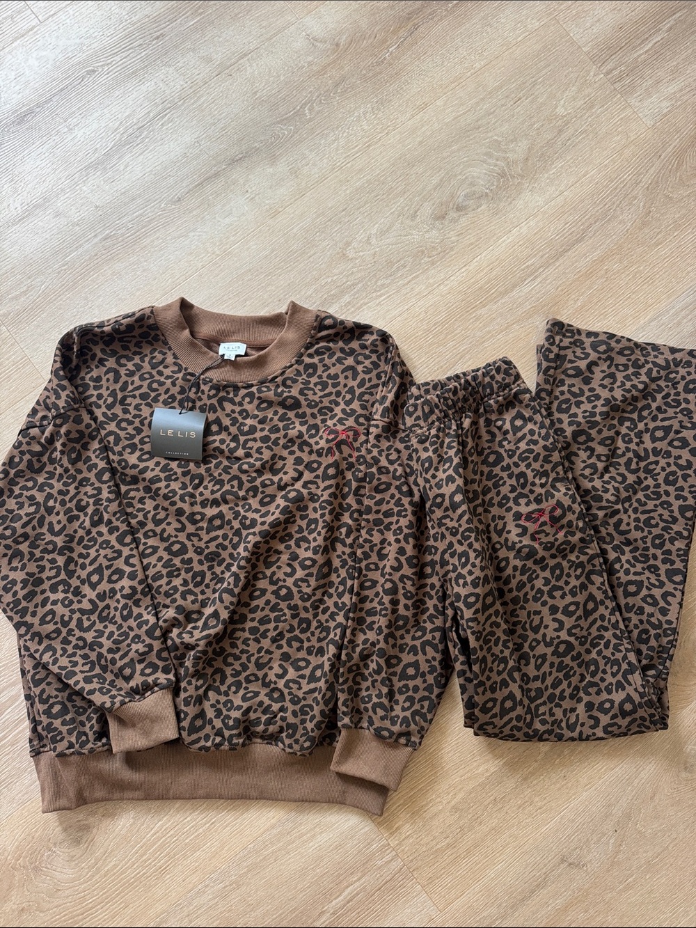 NWT Le Lis Brown Leopard Print Pullover Sweatshirt and Pants size small